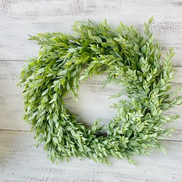 Rainwashed Leaves Wreath - Picture 8 of 13